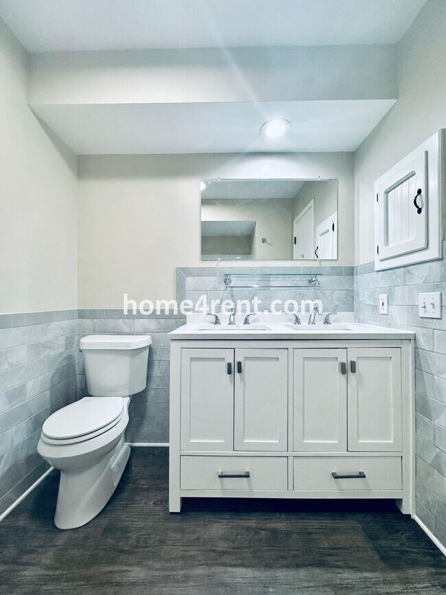 Building Photo - Cozy Ranch Home in Shawnee w/ Plenty of Natural Light, Wood Floors Throughout and an Updated Kitc...