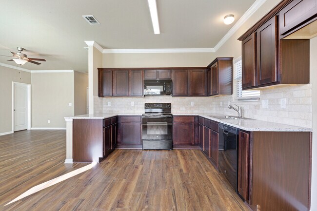 Building Photo - 623 Parkfield Ln