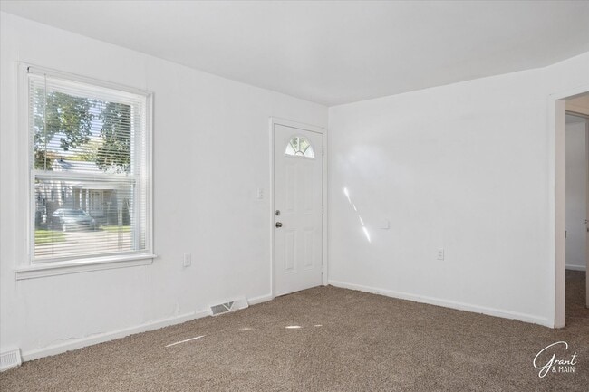 Building Photo - 3 Bedroom Ranch in Eastpointe! - $1,200