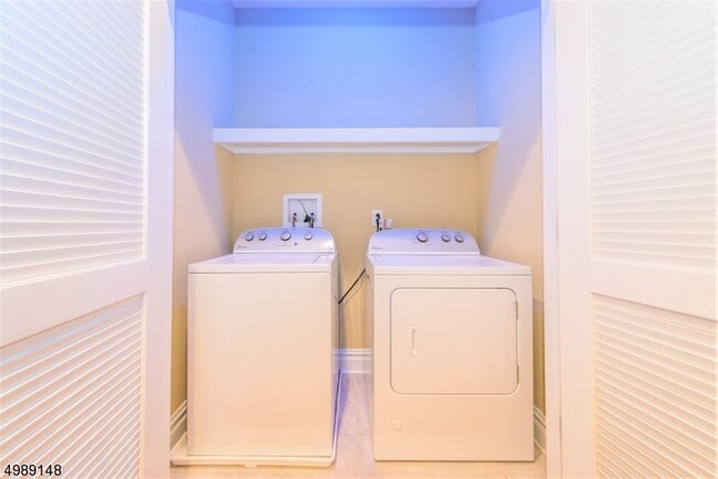 Building Photo - 64 Kent Pl Blvd