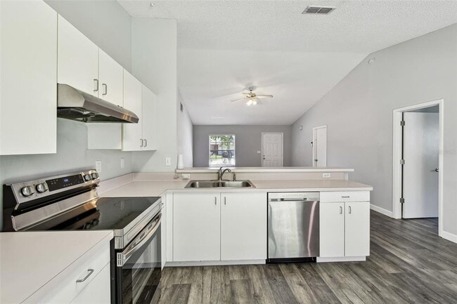 Building Photo - 331 Feather Tree Dr