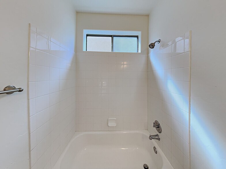 Building Photo - 65 W Camino Rio Cebolla