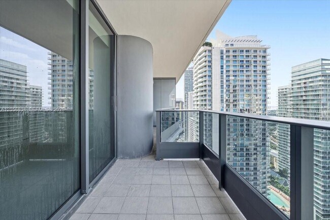 Building Photo - 1000 Brickell Plaza