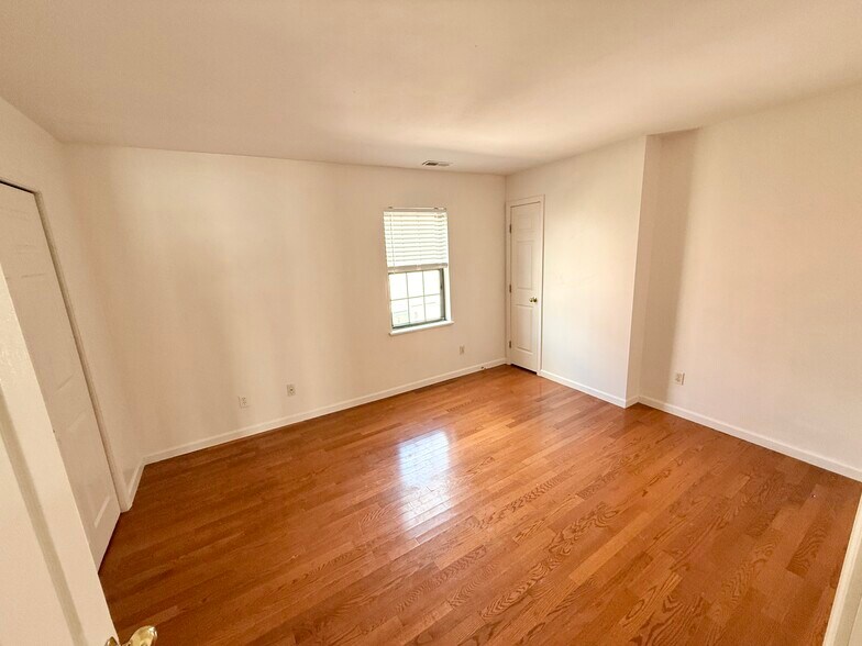 Building Photo - 133 Walton St