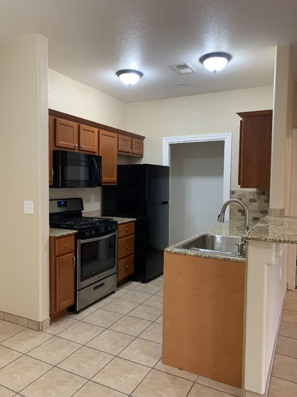 Building Photo - 6325 Reynolds Dr