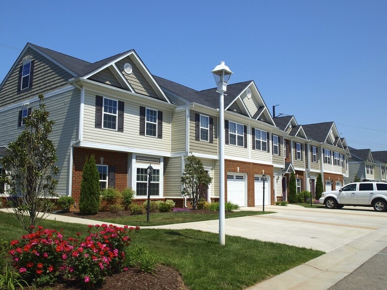 Primary Photo - Rivermont Crossing Townhomes & Apartments