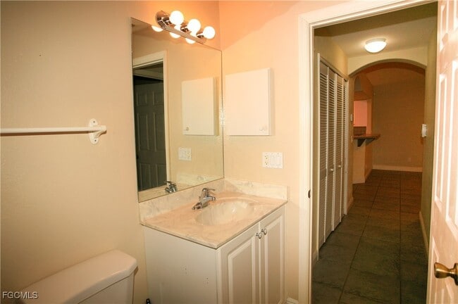 Building Photo - 606 SE 6th Terrace