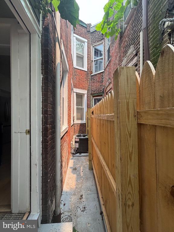 Building Photo - 2070 E Lippincott St