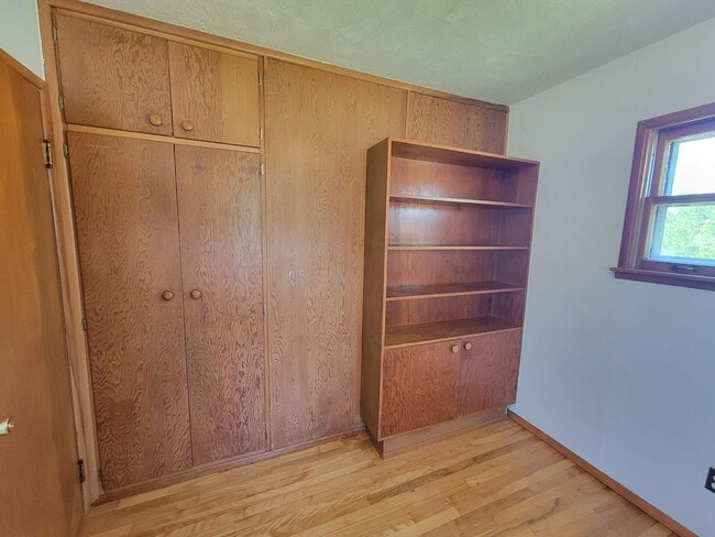 Building Photo - 2 Bedroom House