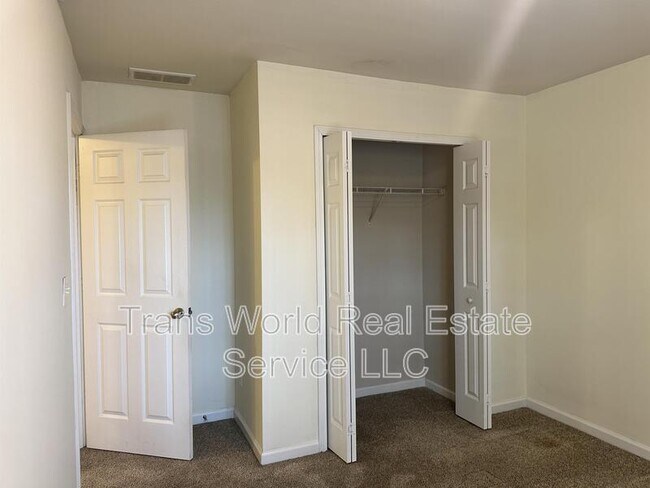 Building Photo - 9821 Alger Trce