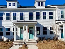 Building Photo - 604 Southview Ln