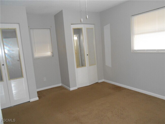 Building Photo - 241 Thistle Ct