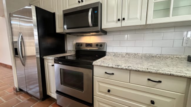 Building Photo - 7023 E 4th St