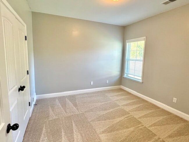 Building Photo - OPEN HOUSE! Now Leasing A Spacious 4 Bedro...