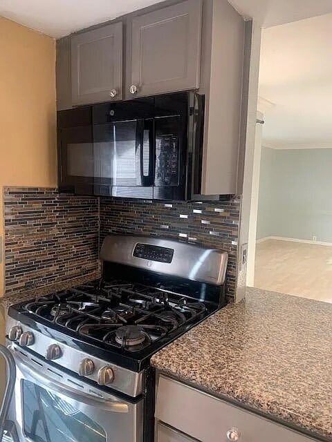 Building Photo - "Chic Desert Living: Spacious 2-Bed, 2-Bath Oasis in Palm Springs!"