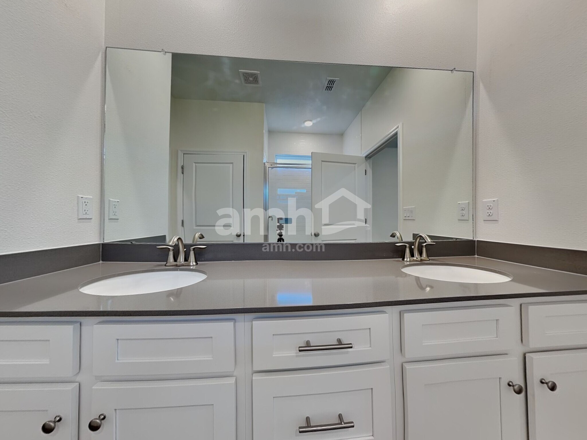 Building Photo - 27055 St Andrews Ave