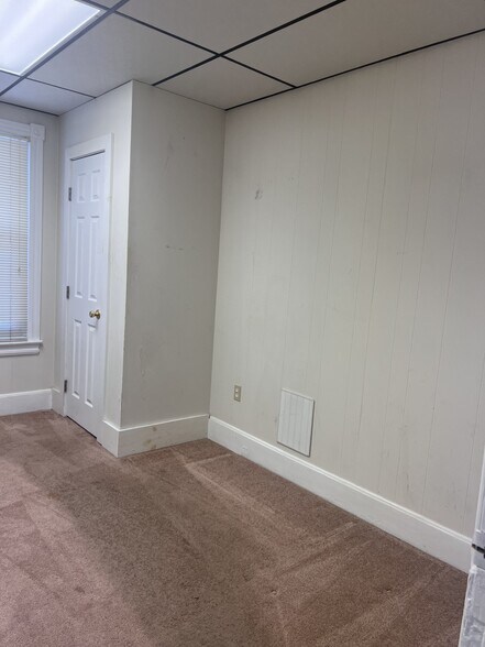 Building Photo - 628 E Lincoln Hwy