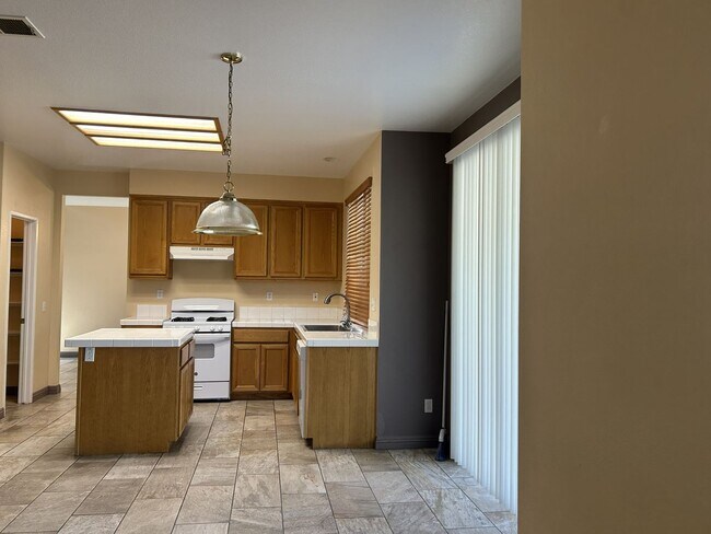 Building Photo - 37978 Spur Dr