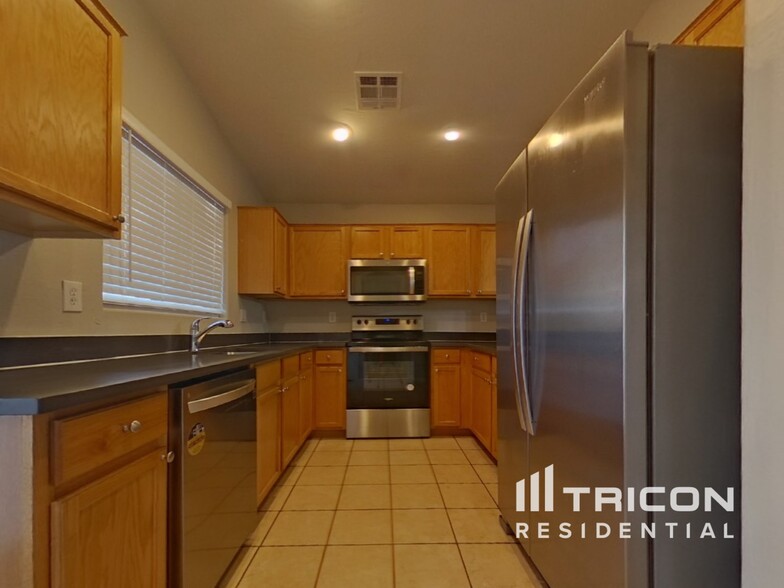 Building Photo - 2809 N 106th Ln