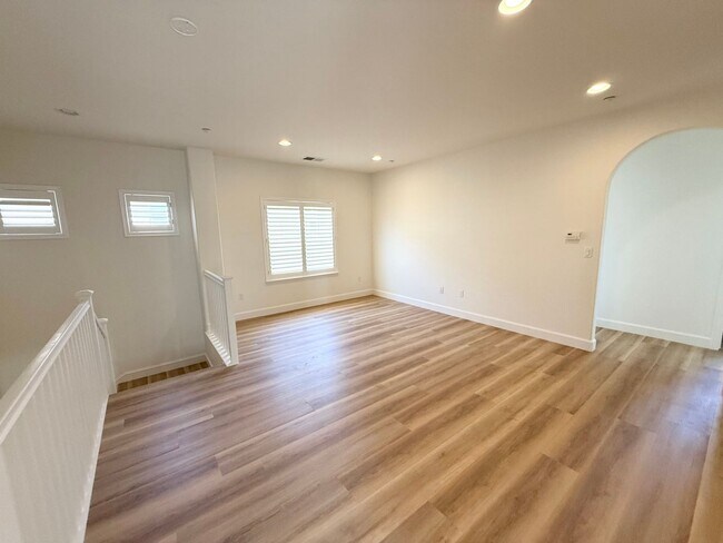 Building Photo - 2327 Capistrello St
