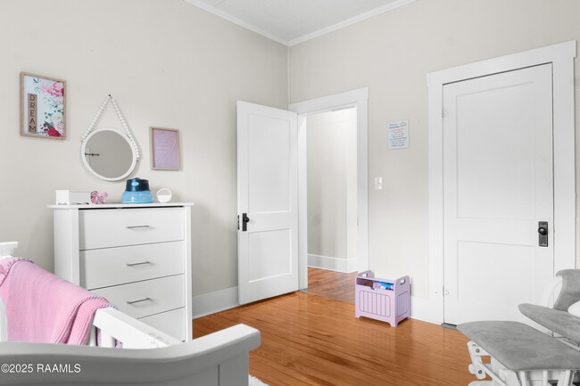 Building Photo - 501 Daspit St