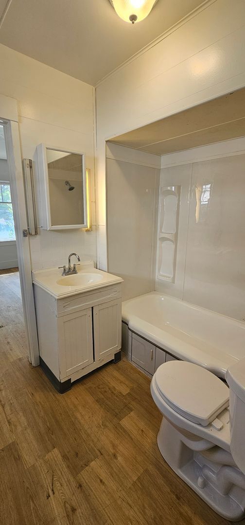 Building Photo - Charming Victorian Square Home – 4 Bed / 1 Bath – $2,075/Month