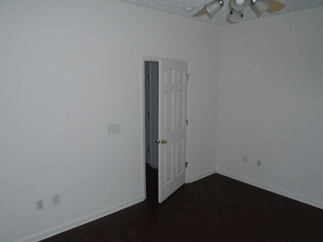 Building Photo - 645 Brandermill Rd