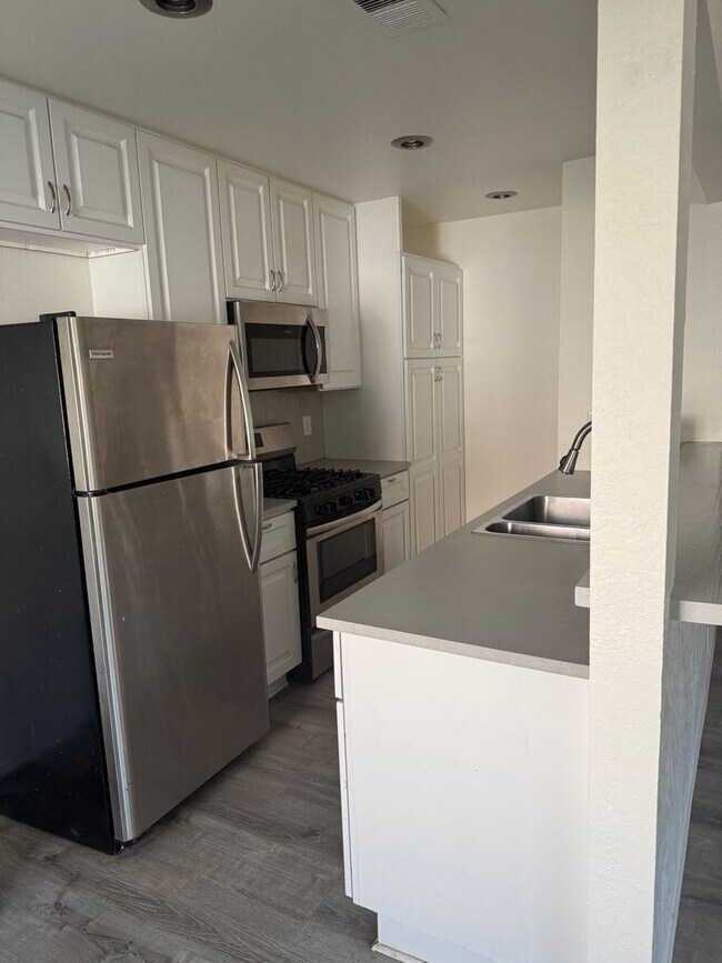 Building Photo - 2 Bed / 1 Bath Townhouse-Style Unit — Auburn Greens