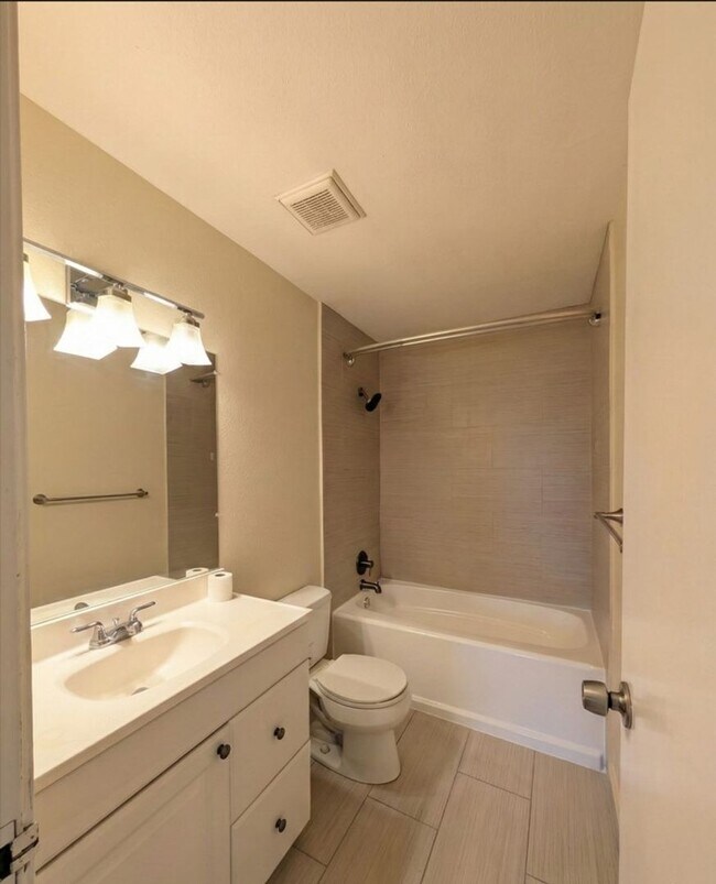 Building Photo - Golden