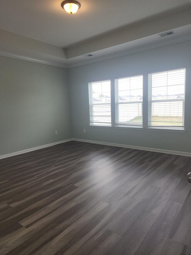 Building Photo - 5527 Redleaf Rose Dr