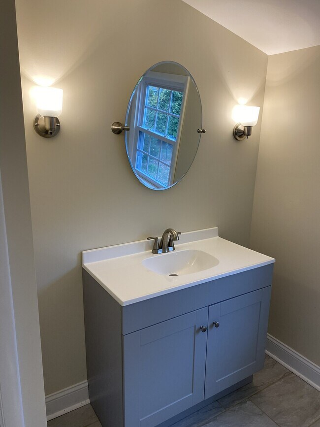 Building Photo - 13 Ellen Lane