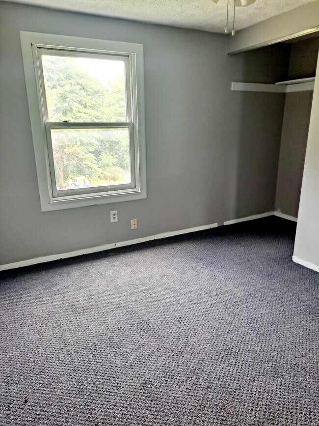 Building Photo - 9042 Maple Grove Rd