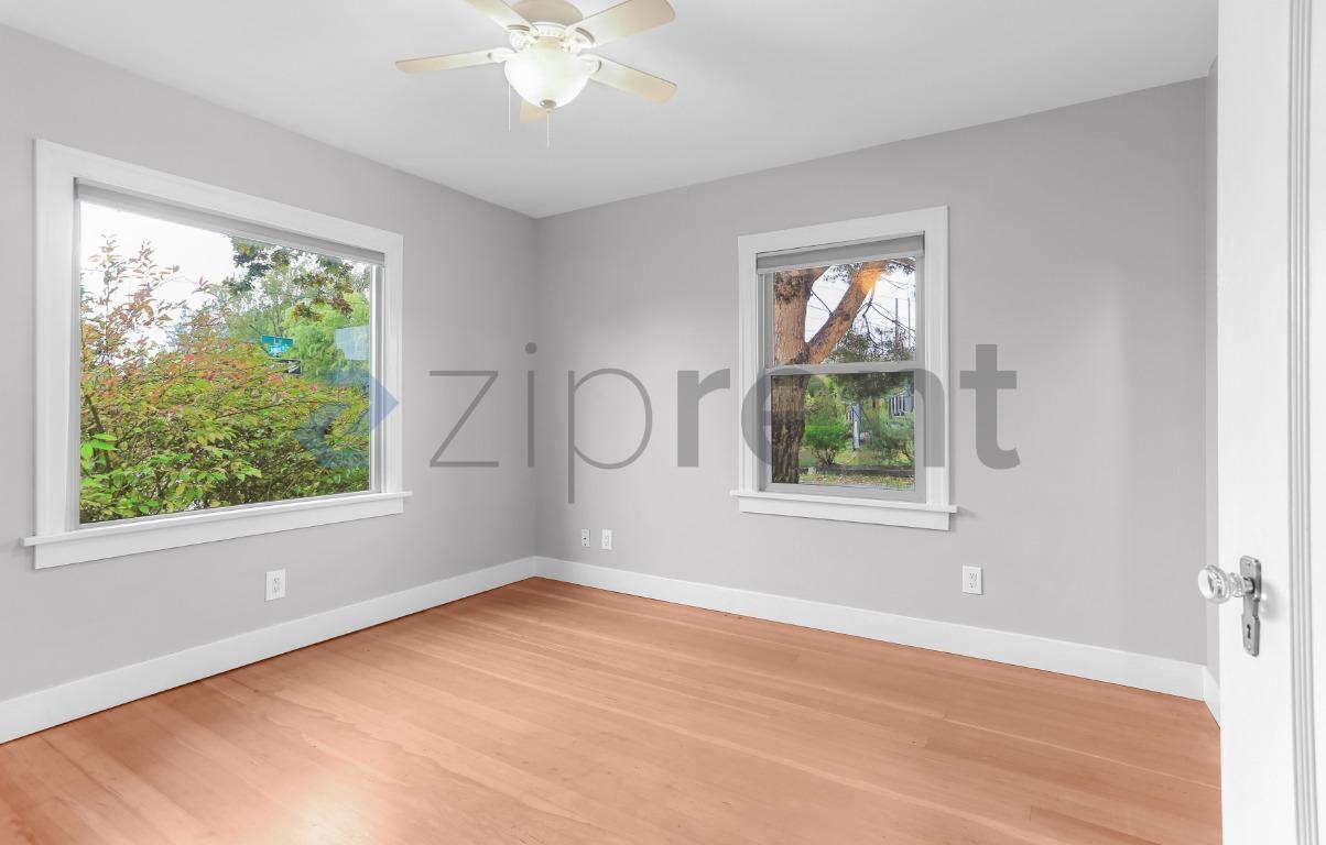 Building Photo - Unit
