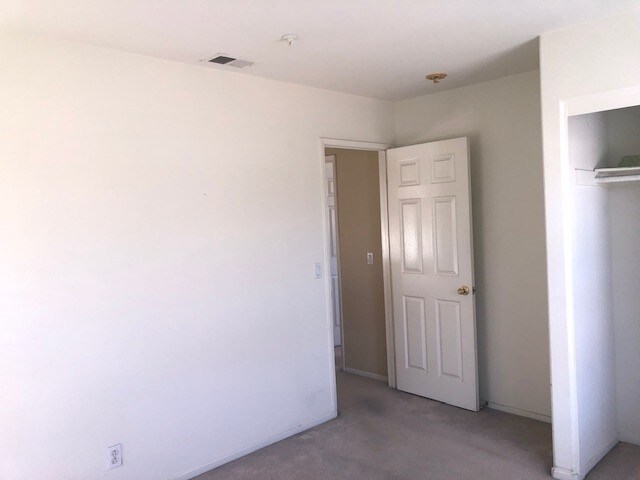 Building Photo - 440 Hart Dr