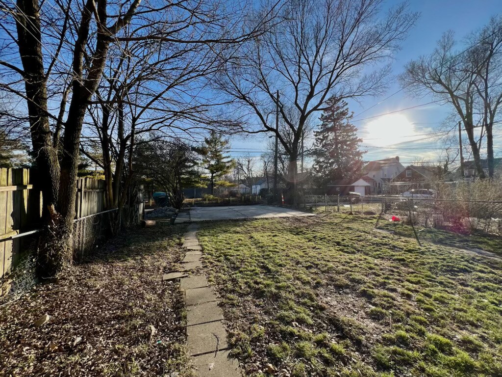 Building Photo - 1157 E Whittier St