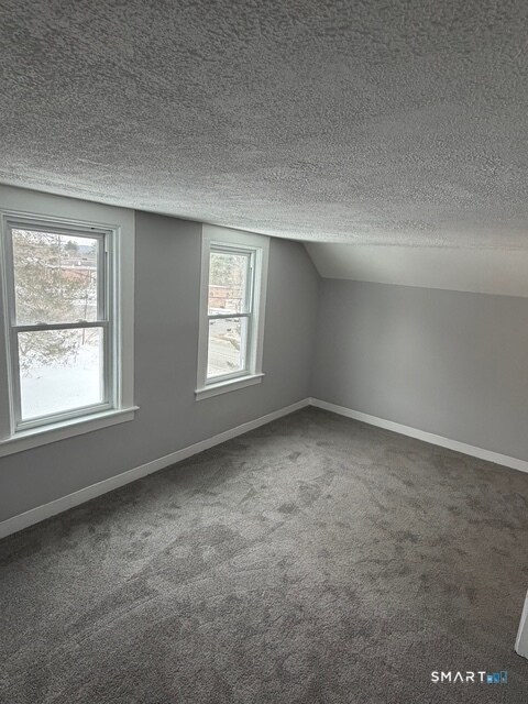 Building Photo - 122 River Rd