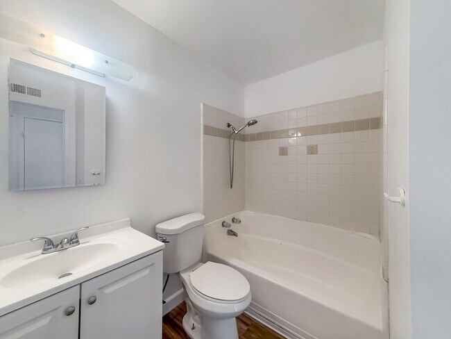 Building Photo - Beautiful 4B/2BA Home in Poway Available f...