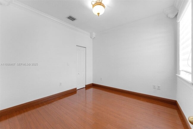 Building Photo - 851 SW 154th Path