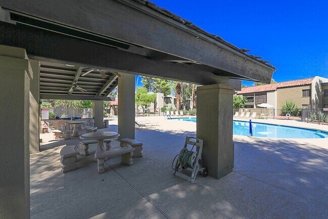 Building Photo - Arcadia condo w/patio