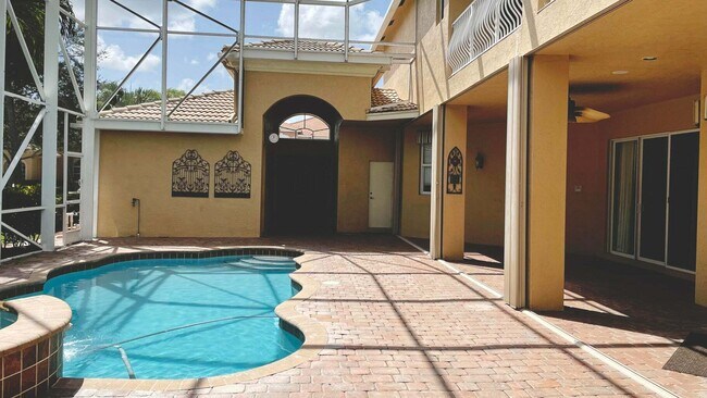 Building Photo - 9843 Vía Amati