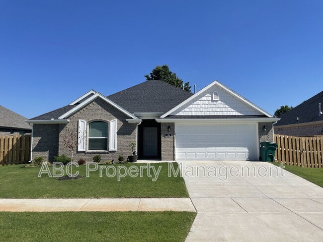 Primary Photo - 426 W Tyler Rd