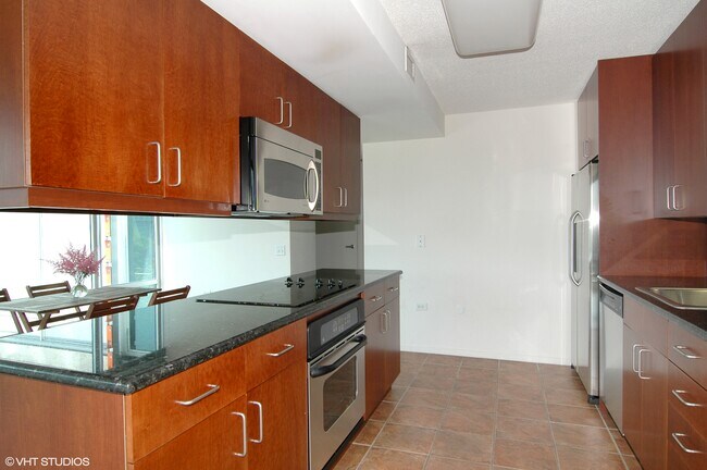 Kitchen - 800 Elgin Rd