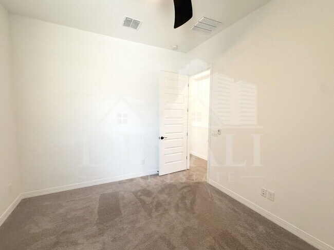 Building Photo - 5214 W Thresher Way