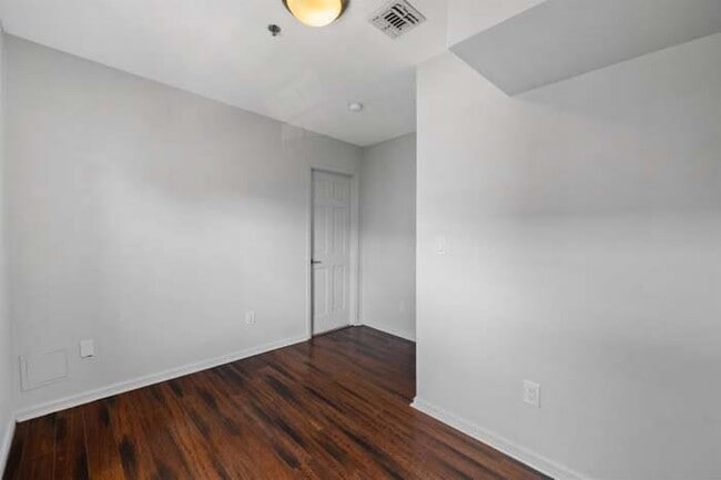 Building Photo - 354 3rd St