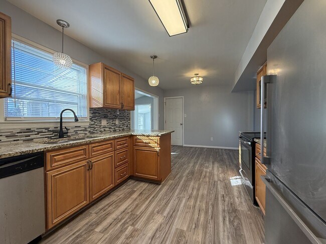 Building Photo - Tastefully Updated 4 Bedroom Home.