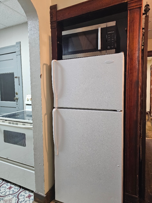 Building Photo - 810 W Ash St