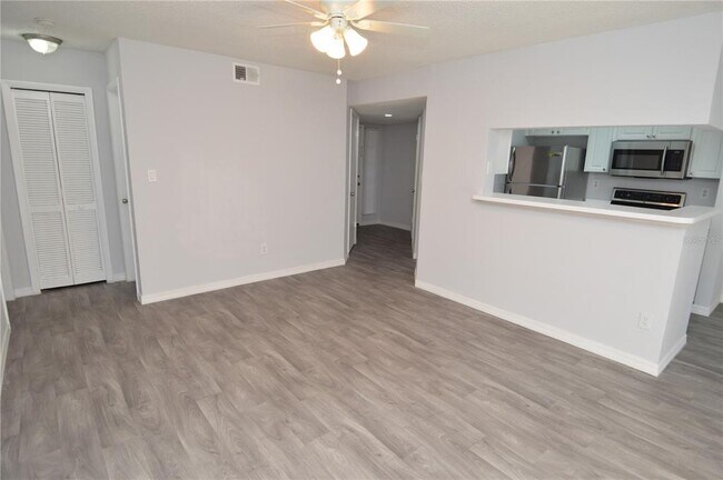 Building Photo - 8635 Mallard Reserve Dr