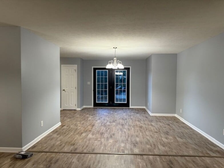 Building Photo - 199 Basin Dr