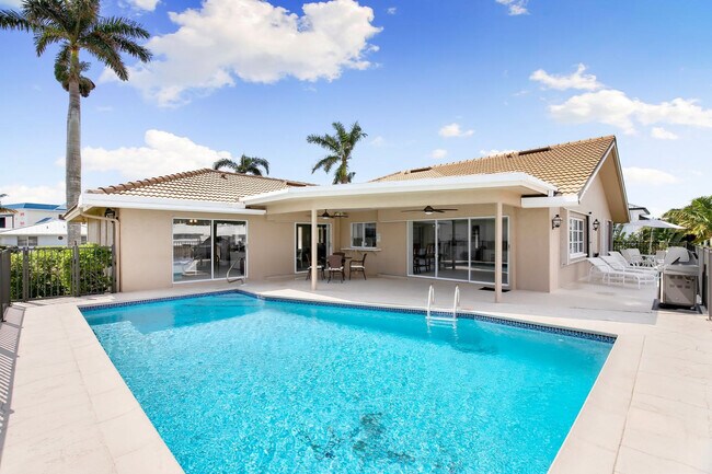 Building Photo - 874 Magnolia Ct