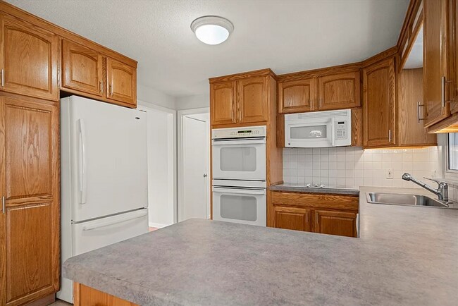 Building Photo - Beautiful Single Family Home for Rent in an Unbeatable Longmeadow Neighborhood!